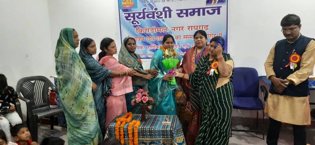 सूर्यवंशी समाज ने उत्कृष्ट प्रदर्शन करने वाले छात्र-छात्राओं को किया सम्मानित 1 IMG 20250623 WA0005