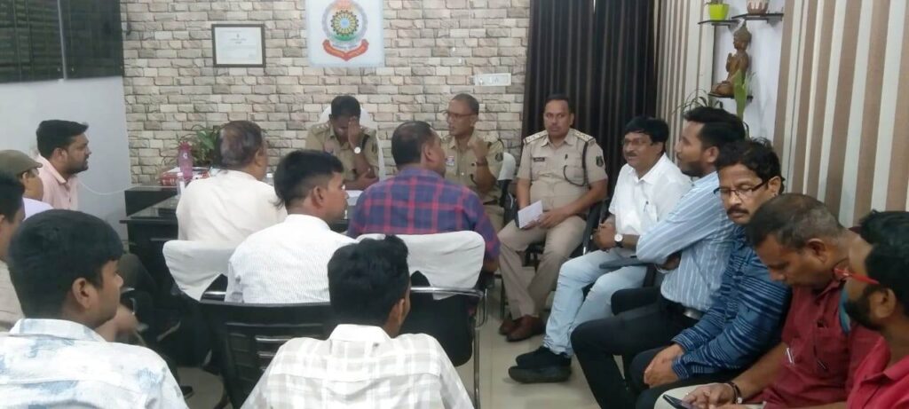 रथ यात्रा की तैयारियों को लेकर कोतवाली थाना में हुई समिति के सदस्यों के साथ बैठक 1 IMG 20250624 WA0016