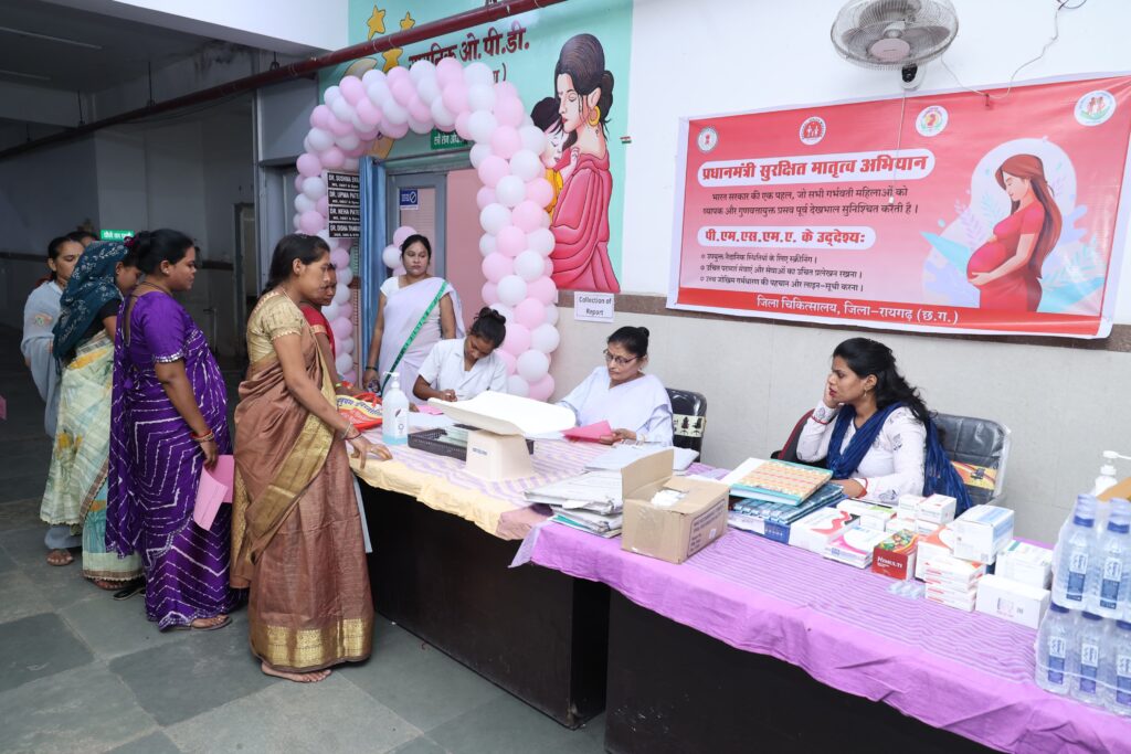 प्रधानमंत्री सुरक्षित मातृत्व अभियान में गर्भवती महिलाओं का किया गया सम्पूर्ण जांचजिले के प्रत्येक विकासखंड के स्वास्थ्य केंद्रों में हुआ आयोजन 3 IMG 20250625 WA0002