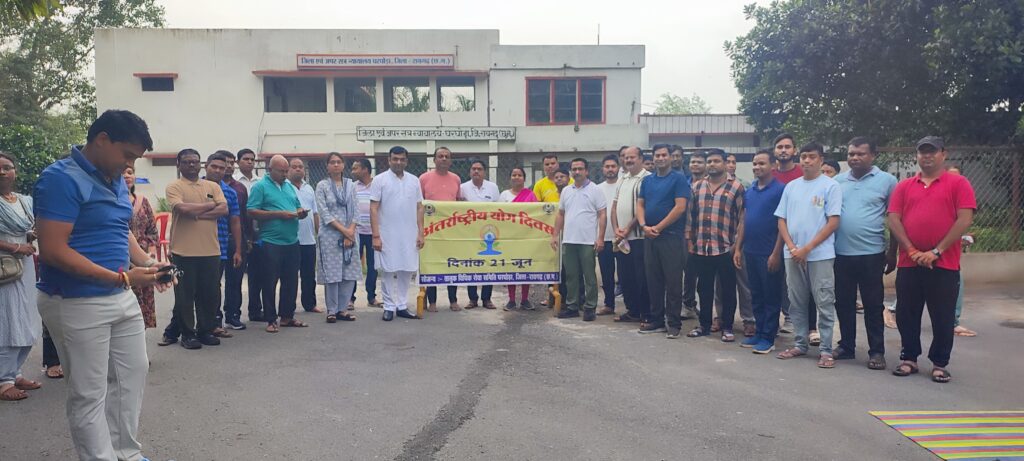 न्यायालय घरघोड़ा में अंतर्राष्ट्रीय योग दिवस उत्सव मनाया गया 3 IMG 20250621 074935