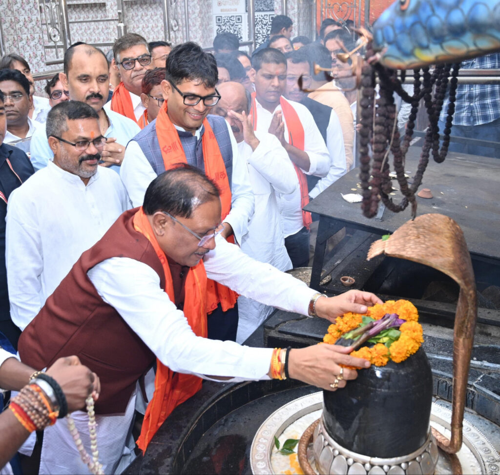 रायपुर : 108 सत्यनारायण बाबा धाम कोसमनारा में पहुंचे मुख्यमंत्री विष्णुदेव साय: प्रदेशवासियों की सुख-समृद्धि और खुशहाली की प्रार्थना की 1 1752153428 ba549fff1d29ab81e25b