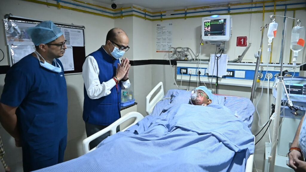 रायपुर : राज्यपाल डेका ने घायल जवानों का जाना कुशलछेम 1 1752219657 28e89685c11c05555ac6