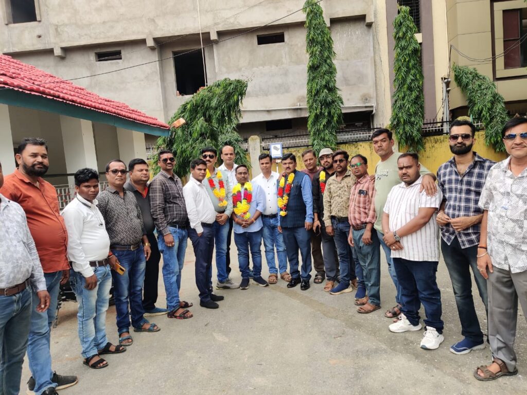 बज्रदास महंत पुनः बने लैलूंगा श्रमजीवी पत्रकार संघ के अध्यक्ष, नई कार्यकारिणी का गठन 2 IMG 20250713 WA0036