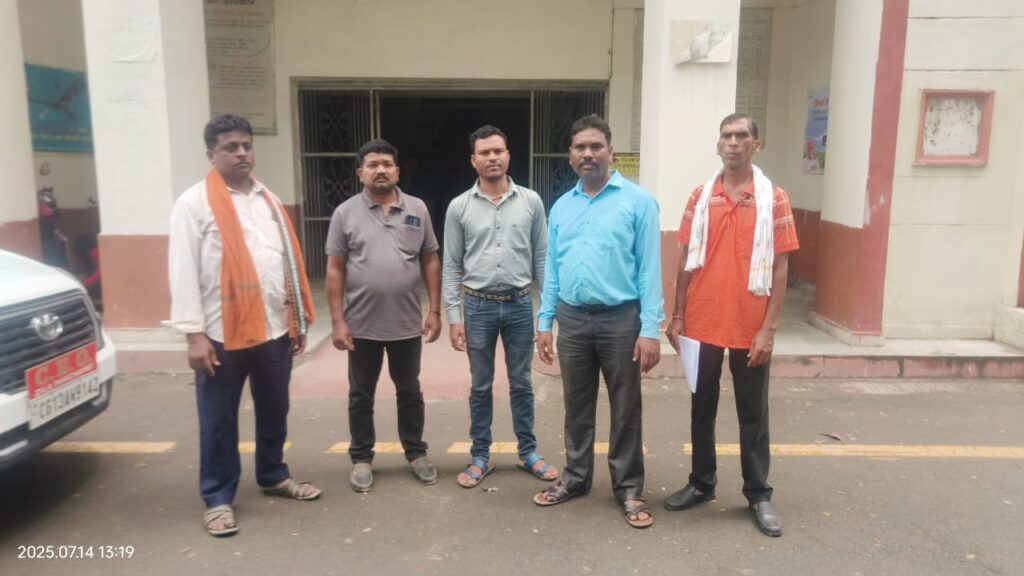 ग्राम बरौद पुनर्वास स्थल पर मूलभूत सुविधाओं के विकास हेतु प्रतिनिधि मंडल ने कलेक्टर से की मुलाकात 2 IMG 20250714 WA0022