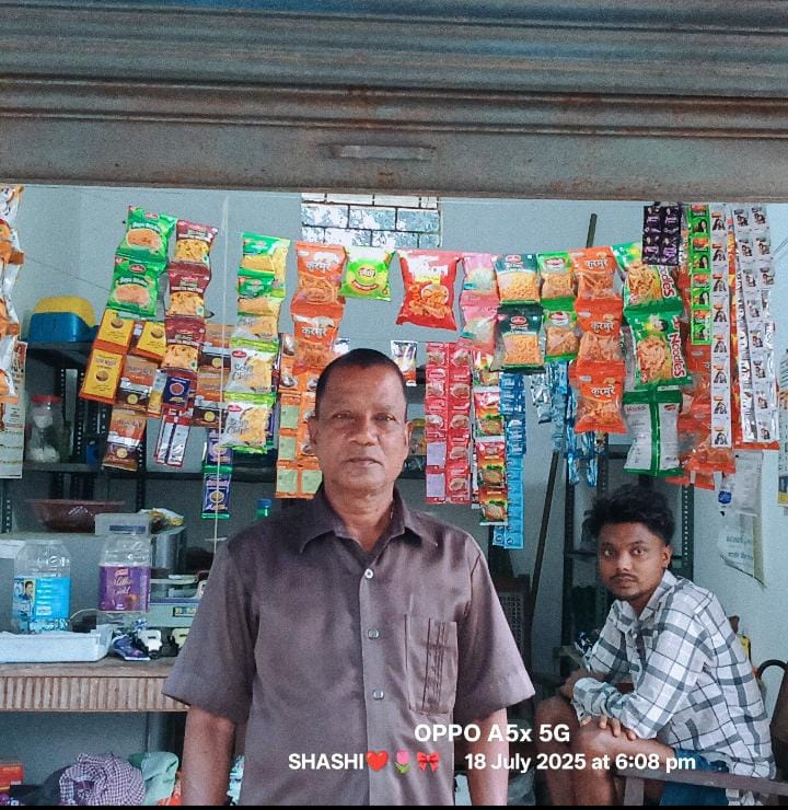 पोतरा पंचायत की सार्वजनिक शौचालय के अतिरिक्त कमरे में किराना दुकान से आजीविका कर रहे दुकानदार छबील श्रीवास ने खुशी जताते हुए राज्य सरकार को दिया धन्यवाद 1 IMG 20250719 WA0008