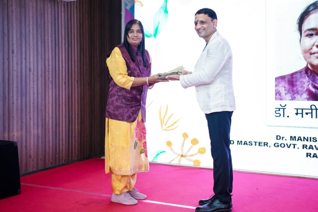 कलिंगा यूनिवर्सिटी रायपुर राजधानी में डॉ.मनीषा त्रिपाठी अलंकृत 4 1000051191