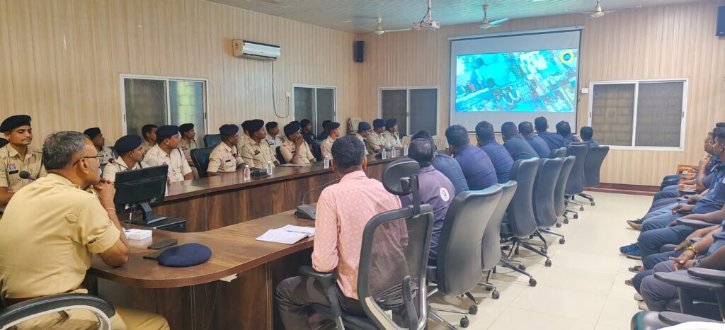 डायल 112 पुलिसकर्मियों का दो दिवसीय कार्यशाला संपन्न, रायगढ़ जिले को मिलेंगे 16 नए आपातकालीन वाहन 3 1000053966