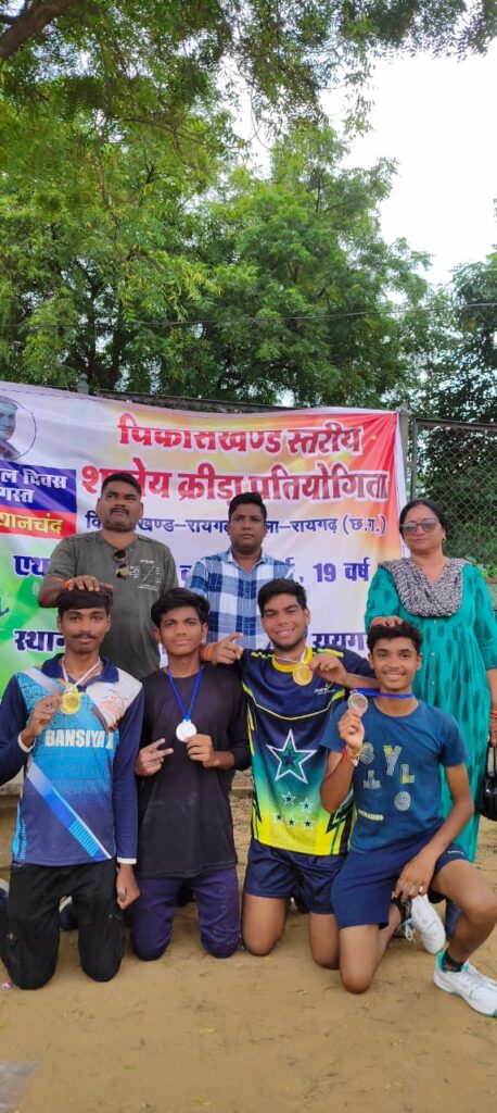कोतरा स्कूल के लालों का कमाल – स्वामी आत्मानंद विद्यालय ने फिर रचा इतिहास 👉सफल नेतृत्व से शिक्षा और खेल दोनों में लहराया परचम बीर सिंह 2 1000113083