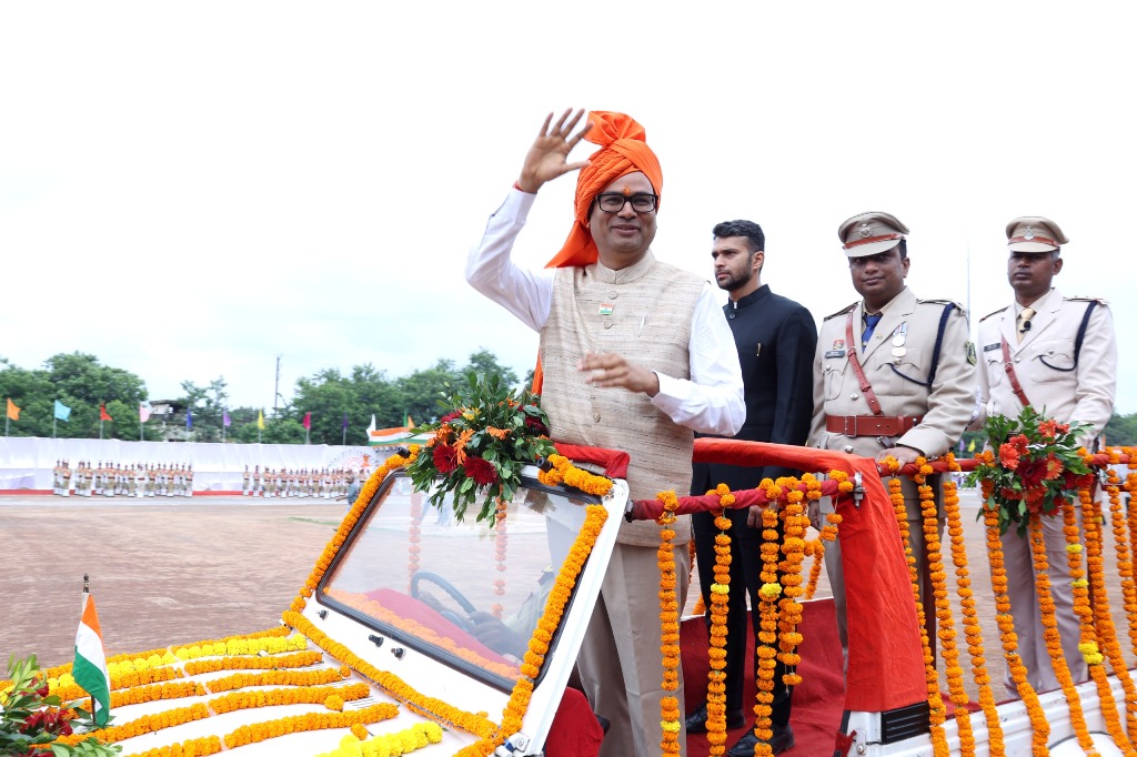 79 वें स्वतंत्रता दिवस पर वित्त मंत्री ओ.पी.चौधरी ने किया ध्वजारोहण शहीद कर्नल विप्लव त्रिपाठी स्टेडियम में हुआ जिला स्तरीय समारोह परेड में टुकडिय़ों ने किया आकर्षक मार्च पास्ट स्कूली बच्चों ने दी सांस्कृतिक कार्यक्रम की मोहक प्रस्तुति रायगढ़ जिले में हर्षोल्लास के साथ मनाया गया स्वतंत्रता दिवस 3 2 13