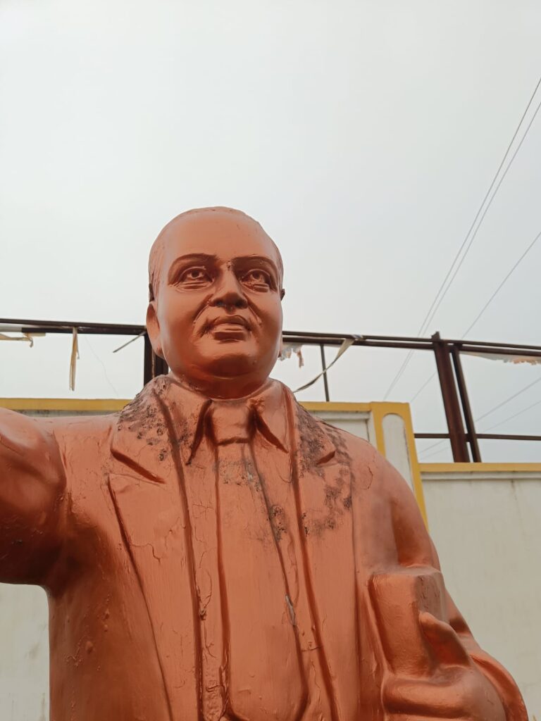 समोदा में डॉ. भीमराव अंबेडकर की प्रतिमा तोड़फोड़, BSP ने की दोषियों की गिरफ्तारी की मांग 2 IMG 20250808 WA0002
