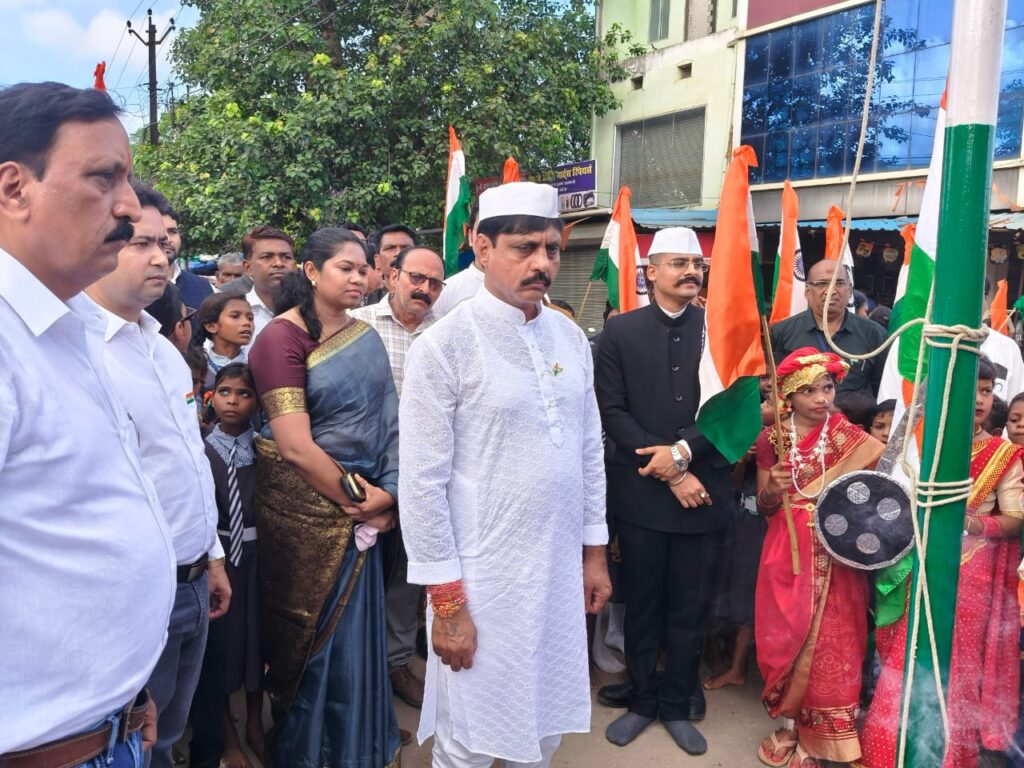 घरघोड़ा में तिरंगे की शान, स्वतंत्रता दिवस पर नगर देशभक्ति और एकता के रंग में रंगा 3 IMG 20250815 WA0022