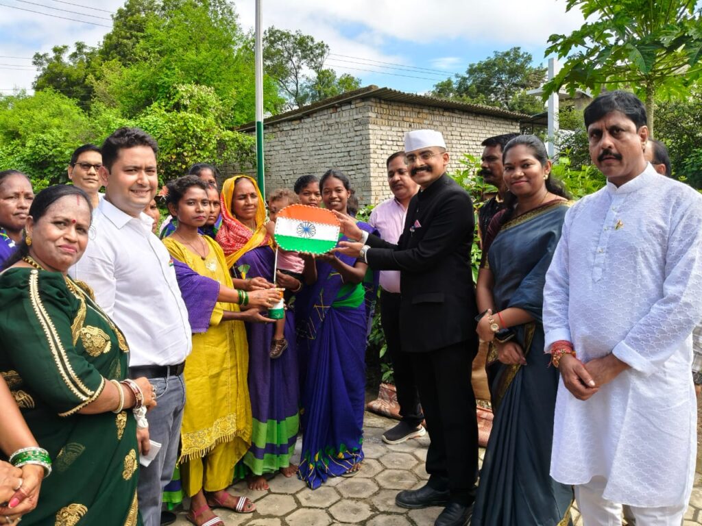 घरघोड़ा में तिरंगे की शान, स्वतंत्रता दिवस पर नगर देशभक्ति और एकता के रंग में रंगा 5 IMG 20250815 WA0025