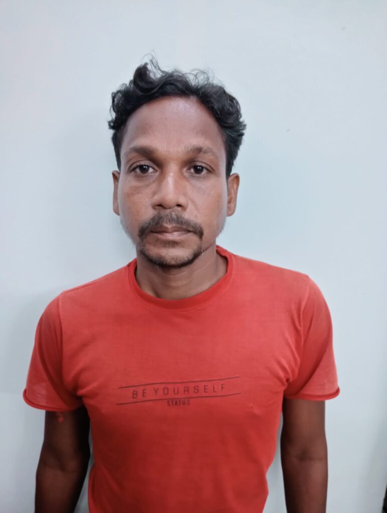 ग्राम कठरापाली हत्याकांड का घरघोड़ा पुलिस ने किया महज 6 घंटे में खुलासा● पिता की जमीन बेचने की रंजिश में बेटे ने साथी संग की थी हत्या, मृतक का बेटा और उसका साथी गिरफ्तार ● आरोपियों ने हत्या को चोरी का रूप देने का किया प्रयास, पुलिस जांच में सच आया सामने 2 1000168519