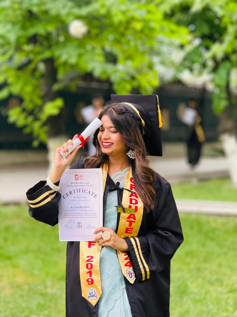 रायगढ़ की बेटी यशस्वी ने किया अपने माता-पिता और समाज का नाम रोशन 👉डॉक्टर की उपाधि प्राप्त कर बेटियों के लिए बनी प्रेरणा 2 1000406110