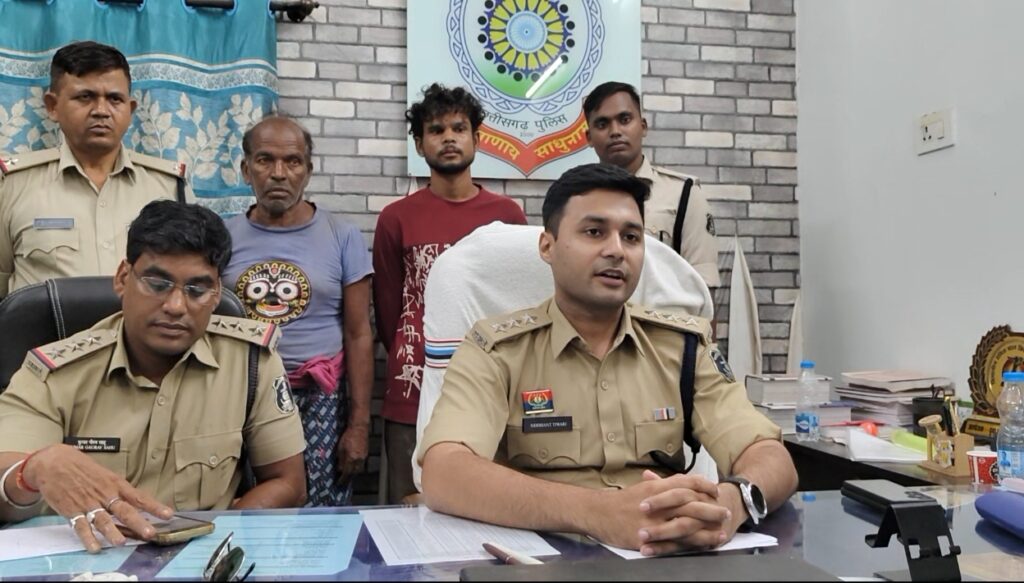 रायकेरा दोहरे हत्याकांड का 24 घंटे में खुलासा, घरघोड़ा पुलिस ने पिता की हत्या करने वाले बेटे समेत दो को किया गिरफ्तार 3 1000542600