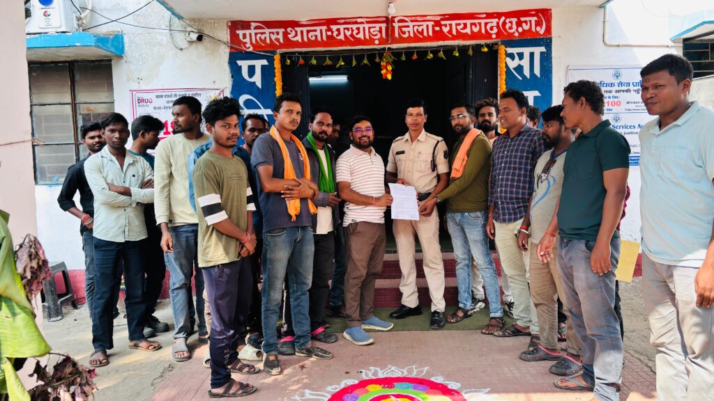 एनटीपीसी तलाईपल्ली कोल माइंस में संविदाकर्मियों का फूटा गुस्सा — मजदूर हितों की अनदेखी पर हड़ताल की चेतावनी! 3 1000738273