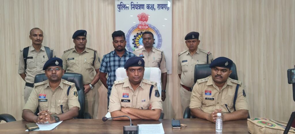 गांजा तस्करी पर घरघोड़ा पुलिस की बड़ी कार्रवाई, हुंडई कार से ढाई क्विंटल गांजा बरामद, एक आरोपी गिरफ्तार @आरोपी से 257 किलो गांजा, हुंडई कार और मोबाइल जब्त, करीब 58 लाख की संपत्ति बरामद— आरोपी पर एनडीपीएस एक्ट की कार्रवाई @थाना प्रभारी घरघोड़ा के साथ गांजा रेड कार्रवाई में साइबर सेल, पूंजीपथरा और यातायात पुलिस की घेराबंदी ने दिलाई बड़ी सफलता 2 1000847347