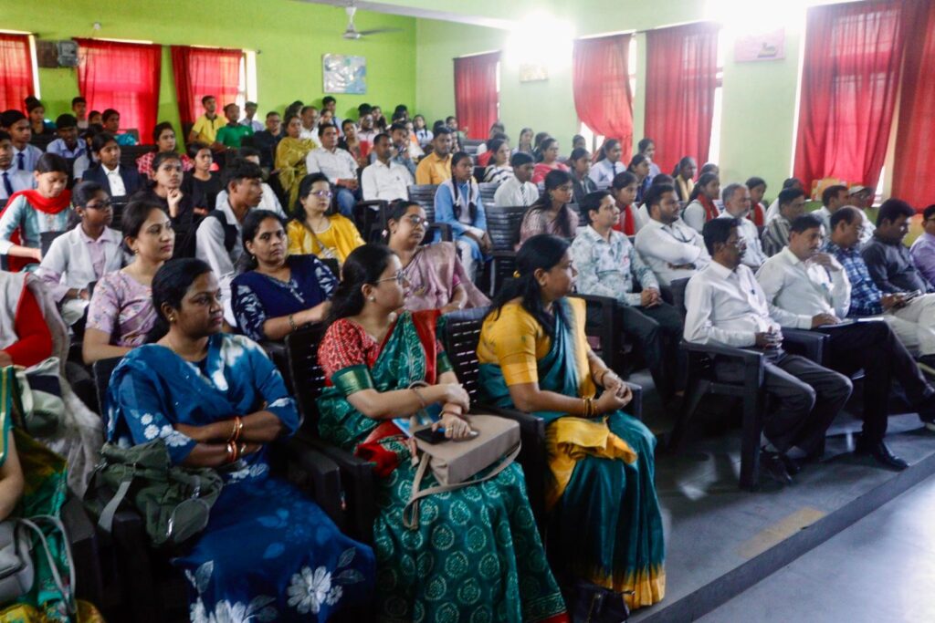 पीएम श्री नटवर स्कूल रायगढ़ में पश्चिम भारत विज्ञान मेला का जिला स्तरीय कार्यक्रम संपन्न हुआ 2 1000937272