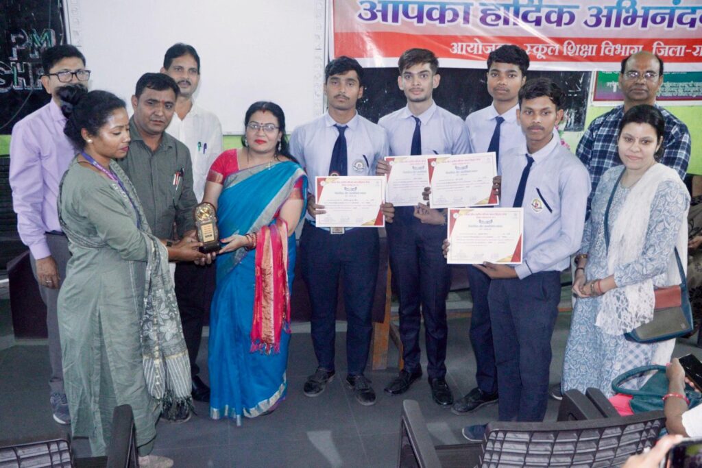 पीएम श्री नटवर स्कूल रायगढ़ में पश्चिम भारत विज्ञान मेला का जिला स्तरीय कार्यक्रम संपन्न हुआ 4 1000937274