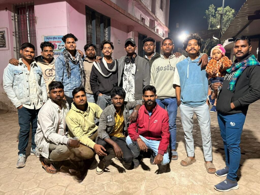 गणतंत्र दिवस पर युवाओं की सार्थक पहल @घरघोड़ा के विद्यार्थियों को मिला सांस्कृतिक सहभागिता का संबल 3 1001925292