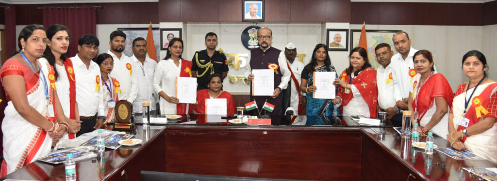 रायपुर : राज्यपाल श्री डेका ने ब्रेल पुस्तक और ऑडियो बुक्स का किया विमोचन 1 1769512814 17b5d6faf3b1f975207c