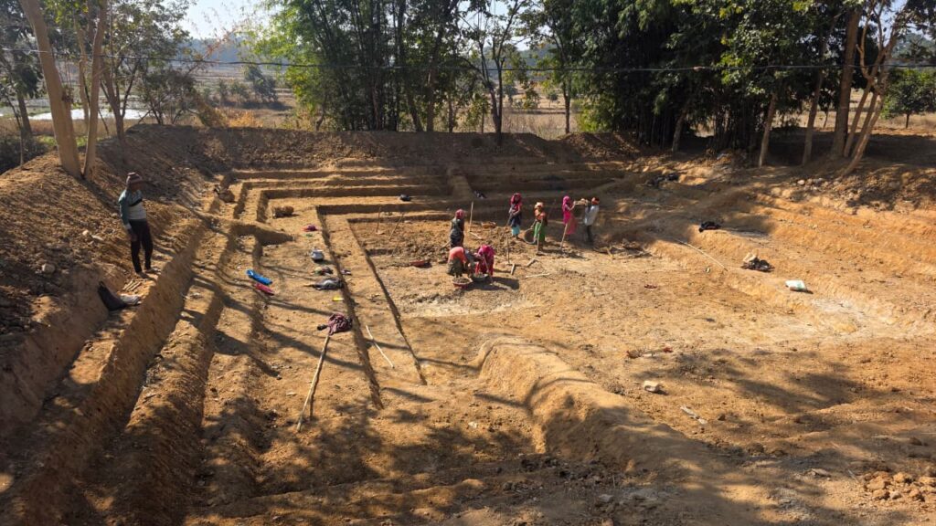 रायपुर : मनरेगा की ‘आजीविका डबरी’ से संवर रही छोटे किसानों की तकदीर 1 1769512925 5bb144f1c8c730d5795f